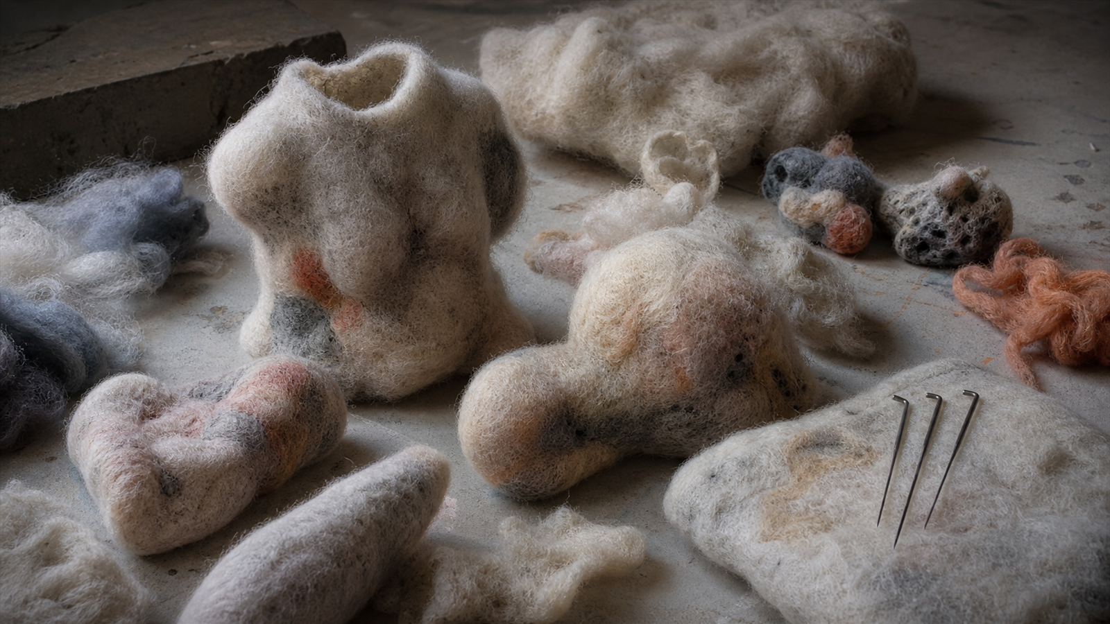 ニードルフェルト（needle felt）の非写実技法サンプル画像